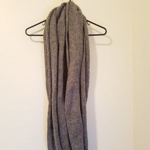 Chunky infinity scarf